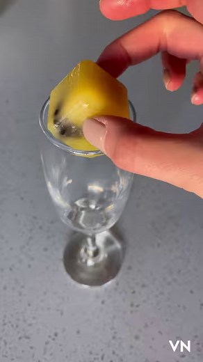 30K views · 619 reactions | Remember to try this yummy trick for the holiday brunches!! #mimosas #mimosatrick #mimosatime #momhack #brunch #hack | Treats by Tay | Facebook