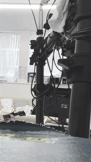 大掃除中の何も無い部室で弾き語るの楽しかった この後ちゃんと掃除しました #丸の内サディスティック #丸サ #椎名林檎 #弾き語り #アコギ #アコースティック #ギター #歌 #歌ってみた #バンド #おすすめ