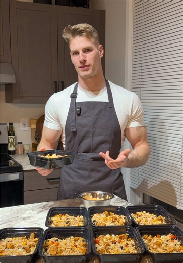 Try these delicious rice bowls that are only 450 calories and 45 grams of protein to stay lean year round. #explore #cooking #mealprep