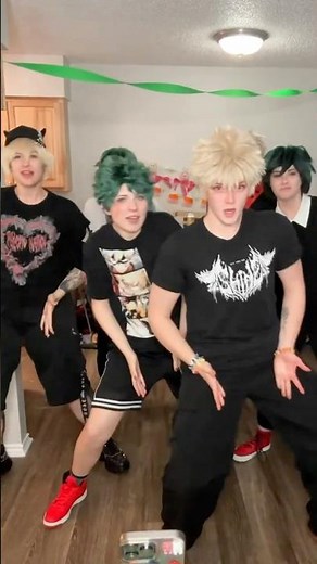 HOW MANY ARE THERE 🥦💥 #bkdk #cosplay #tiktoktrend #tiktokdance #myheroacademia #mha #bakudeku