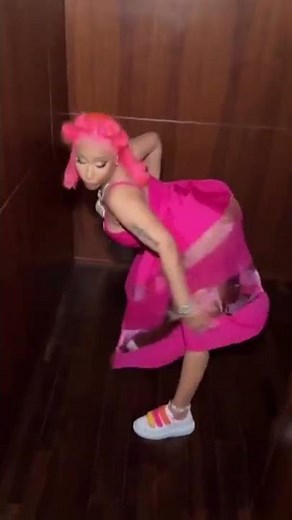 Nicki minaj twerks in new IG story