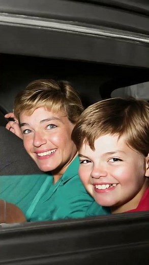 From Old French Movies to Colorized Life – Simone Signo