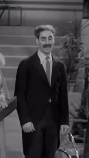 Groucho Marx in the classic pre-Code comedy/musical ANIMAL CRACKERS (1930) | Gök Dem