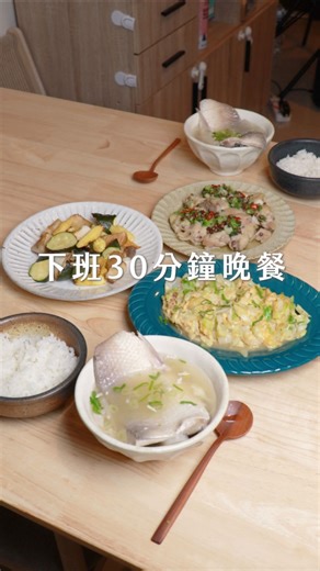 便當調色盤 | Della & Joey on Instagram: "結果敗在虱目魚阿😵‍💫 🥢滑蛋高麗菜 鹽麴 ——— 1大匙（團購到1/16） 雞蛋 ——— 2顆 高麗菜 —— 200g ‧ 作法 ① 高麗菜切小塊；雞蛋打散，加入鹽麴拌勻。 ② 加油熱鍋，放入高麗菜炒軟，取出放入蛋液中拌勻。 ③ 倒回鍋中，炒至喜歡的熟度即可。 🥢椒麻蒸雞腿 雞腿 ——— 300g @qinchicken 鹽麴粉 —— 1包 花椒粒 —— 3g 青蔥 ——— 25g 植物油 —— 1大匙 ‧ 作法 ① 青蔥切花；取1g花椒粒切碎。 ② 花椒碎與鹽麴加入雞腿中抓勻，可以的話靜置10-15分鐘備用。 ③ 蔥碎、剩餘的花椒粒放入容器中，冲入熱油拌勻備用。 ④ 雞腿放入滾水鍋，蒸15-20分鐘至雞肉熟透。 ⑤ 取出切適口大小，淋上步驟3的花椒蔥油即可。 虱目魚是 @lin8seafood #快速料理 #雞腿 #高麗菜滑蛋"