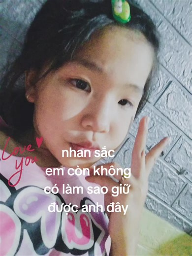 nhan sắc em cũng còn không có làm sao giữ được anh đây.