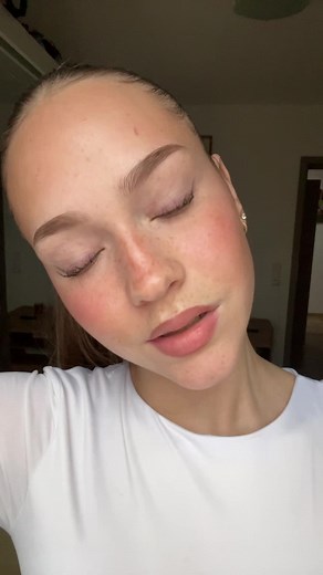 fch.emily (@fch.emily)’s videos with original sound - D ᯤ A