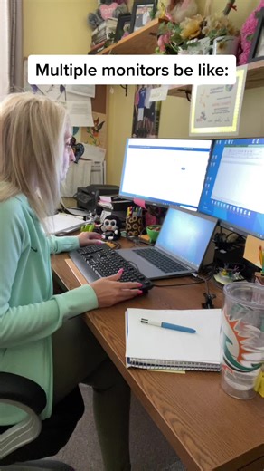 Multiscreen Office Desk Setup for Efficient Work
