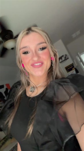 ️ (@amanda_tanner)’s videos with Bucha hot girls using this - •MEGAN•