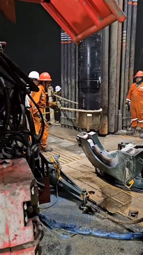 Veru Oil Petroleum Trading Corporation | Running casing into the well under controlled parameters. This operation shows the installation of large-diameter casing using a drilling... | Instagram