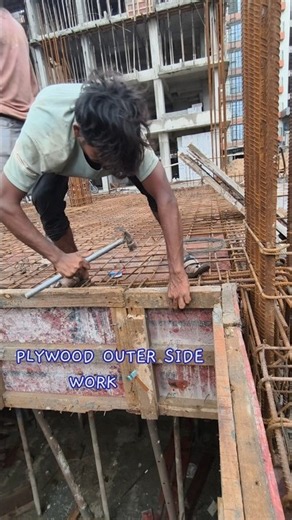 Shuttering 😱 Carpenter Plywood Outer Side Work 🛠️ #shuttering #carpenter #sitework #shortvideo