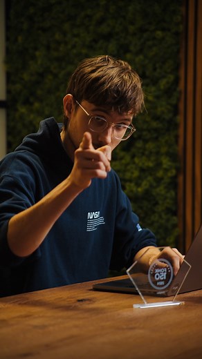 Yes! Compion hoort bij de 150 best beoordeelde bureaus van Nederland! 🏆 We staan opnieuw in de FONK150, de lijst van Fonk Magazine. Deze lijst wordt samengesteld op basis van een uitgebreid klanttevredenheidsonderzoek. Natuurlijk zijn we ontzettend trots op deze plek. 🤩 De award krijgt een mooie plek (en we zullen er niet meer mee gooien). En we blijven hard werken om onze aanpak nog sterker te maken. Alle opdrachtgevers én natuurlijk ons team: bedankt! 💜 | Compion