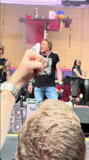 🎤🎸 Guns N’ Roses Axl Rose older flame still biting #gunsnroses