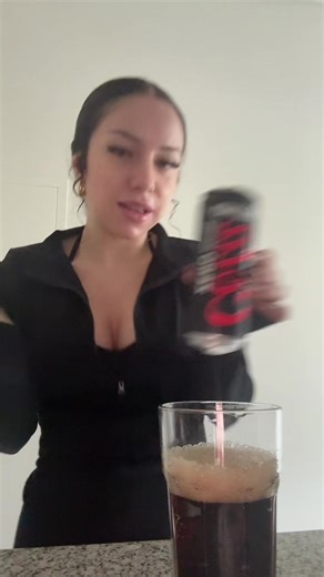 ABRI UMA COCA COLA CONGELADA😱😱😱