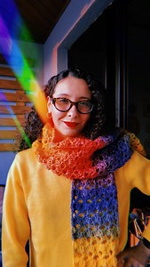 🧣✨ É oficial: essa é época do cachecol! 😍 E a gente ama quando dá pra fazer um cachecol igual a esse da @cintianicolaucraft: simples, fácil e com a Lã Soft Blur que deixa tudo mais lindo e cheio de cor! ❤️ Ficou super estiloso, a cara da Cintia, né? 🥰 👉 Corre no nosso site pra garantir a sua Lã Soft Blur com aquele precinho especial que só o Armarinhos Nodari tem! 🛒💻 armarinhosnodari.com.br Já queremos ver você arrasando com o seu cachecol também! 💬 Marca a gente! ✨ #soumaisnodari #croche