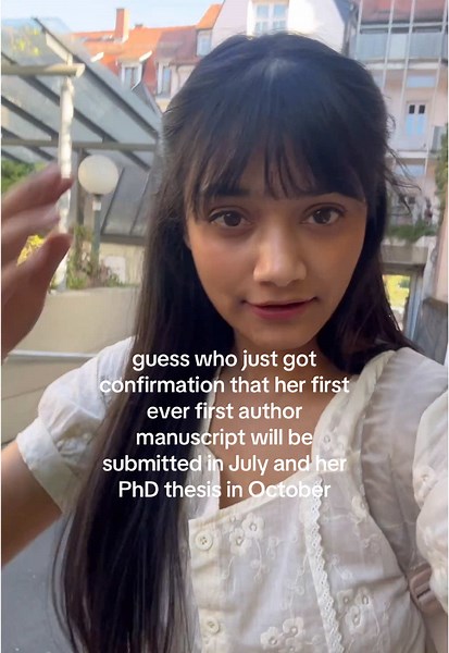 is me 🤭 #scientist #womeninscience #womeninstem #neuroscience #brainresearch #biology #researcher #gradstudent #phd
