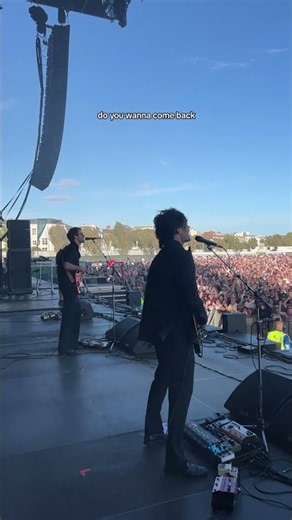 angering the anemoi in portsmouth ‪@victorious_festival‬ 🌬️