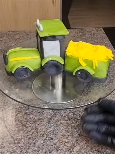 Tractor Cake Topper #caketopper #tractor #cakedecorating