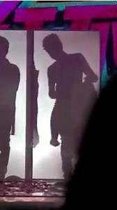 Kris changing clothes in Happy camp. Hanleen | EXO