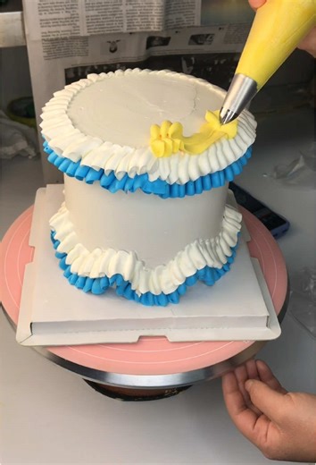 #Capcut Cute butterfly flying cake decoration#fyp #cake #caketiktok #beautifulcake #cakevideo #cakepiping #diycake #caketutorial