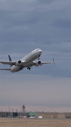 United Airlines B737-900 [N62896] Departing to Chicago (ORD) #shorts #msp #planespotting