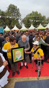 26K views · 78 shares | WATCH | Prime Minister Narendra Modi today made a surprise visit to 'Hunar Haat' at Delhi's Rajpath, where he interacted with artists and saw their work. Read more: https://www.news18.com/news/india/pm-modi-enjoys-litti-chokha-at-hunar-haat-in-delhi-meets-artisans-2507541.html | News18 | Facebook