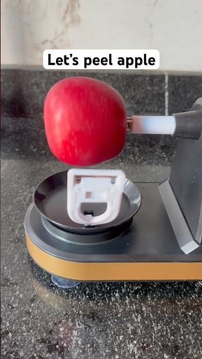 Easiest way to peel your apple 🍎 #peelingapple #food #peeling