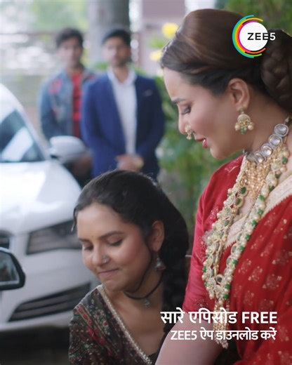 5.9M views · 190K reactions | Apni devi hukum ko musibat mein dekhkar Vasu daud kar gayi unki madad ke liye. Dekhiye #Vasudha, Mon-Fri, raat 10:30 baje, sirf #ZeeTV par aur kahin bhi, kabhi bhi ZEE5 Shows par. #Chandrika #Vasu #ZeeOnTheGo #nausheenalisardar #priyathakur | ZEE TV | Facebook