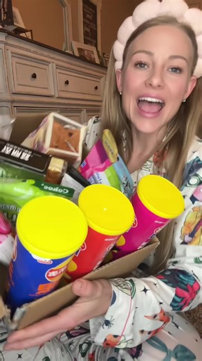 Am I crazy to be excited over a snack box? 15 different snacks to taste. #snackbox