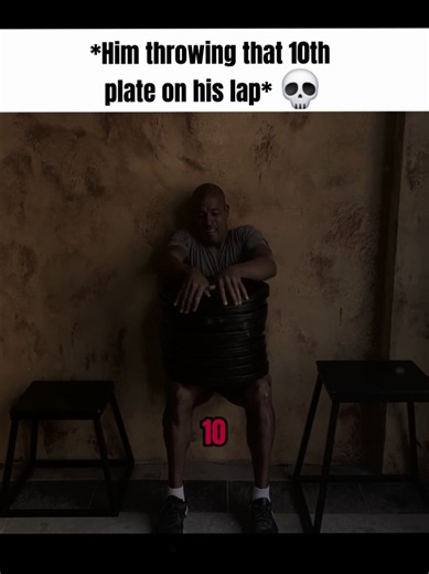 David Goggins takes on a challenge where more and more weight keeps getting added. Every 15 seconds another 45-pound plate is loaded on. Most people are already questioning the challenge after the first few plates. Goggins just keeps going. One plate. Three plates. Five plates. Then somehow it reaches ten plates and around 450 pounds. At that point, the challenge stops looking like a workout and starts looking like an engineering problem. 😭 That's when the real question appears. What would have