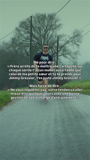 Quand on a une tendinopathie, le problème n’est presque jamais “juste” le tendon. Le vrai sujet, c’est la façon dont on gère sa charge d’entraînement. Et par charge, on parle de trois choses très concrètes : le volume de course, l’intensité des séances, et le renforcement musculaire autour du tendon. Un tendon ne “guérit” pas par magie avec du repos seul. Il s’adapte à la contrainte mécanique. C’est ce qu’on appelle la mécanotransduction : le tissu reçoit un stress, et en réponse, il se renforce