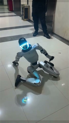 Funny robot #funny #funnyprank #for #celebrity #prankideas #for