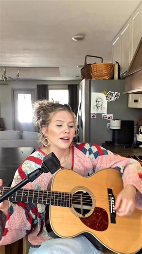By request an oldie but a goodie 🤍 “If You’re Ever Down in Dallas” — Lee Ann Womack • • Recorded with Audigo Labs mic & an iPhone Shop my gear here 👇 https://theacousticshoppe.com/collections/hannah-harpers-gear-list/?ref=hannahharpermusic16on | Hannah Harper