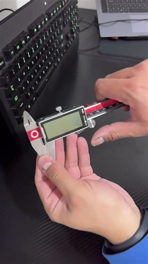 Keep your precision on point. 🎯 A fading screen means unreliable measurements; learn how to swap your battery in seconds to maintain professional-grade accuracy on your digital caliper. | Olsa Tools