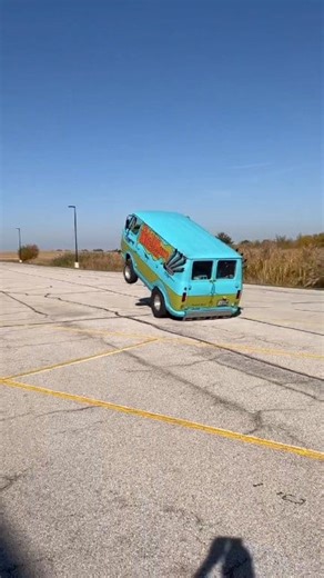 Mullet Machine Flame Throwing Wheelie Van #Wheelie #Van #engine #transmission #mullet #machine #wheelietime #flame #fire #custombuilt #customvan #customcar #fastcar #fast | The Customized Ride