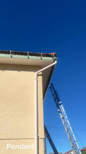 5.5K views · 22 shares | Bonjour, l’entreprise LG vous présente Nos nouvelles gouttières en aluminium apportent non seulement une protection optimale contre les intempéries, mais aussi une finition soignée qui sublime la façade.  Fini les écoulements mal dirigés et les traces sur les murs — place à une installation durable, esthétique et sans entretien ! ￼ Vous pouvez nous contacter au 06 58 19 50 15 ￼ | Logan Garcin | Facebook