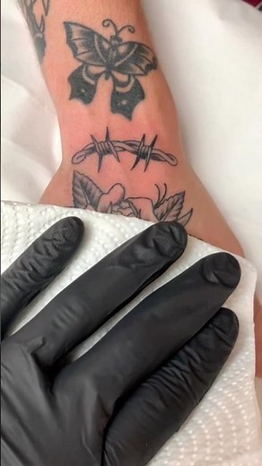 Look at this hand rose tattoo done in Lisbon📍