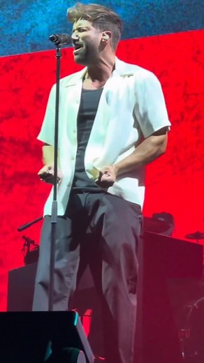 Por aquí los que no podemos más con las ansias de que sea 18 y 19 de Diciembre para volver a reencontrarnos con nuestro @pabloalboran en nuestro país 💙 Tu ya tienes tu entrada? Últimas disponibles en www.puntoticket.com 🌺 #PabloAlborán @alboran_concerts | Pablo Alborán Chile*