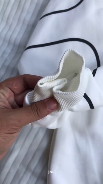 Men's Sweater Outfit Ideas in Streetwear Style