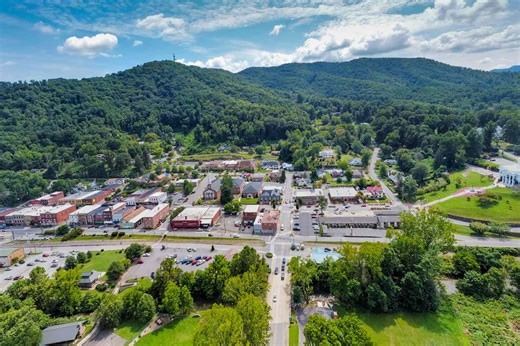 I've Lived in the Carolinas for 30  Years and This Is My Favorite Small Town—With a Charming Downtown and Mountain Views