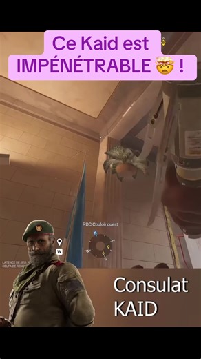 Kaid est un opérateur défenseur de Rainbow Six Siege spécialisé dans le déni de hard breach : originaire du Maroc et ancien chef de l’unité GIGR, il utilise ses Electroclaws pour électrifier murs renforcés, trappes et barbelés, empêchant ou retardant l’ouverture des lignes d’attaque, ce qui en fait un pilier défensif essentiel pour protéger les objectifs clés et forcer les attaquants à investir davantage de ressources pour percer la défense. #gaming #warzone #r6 #pourtoi #r6xrepost Clip YouTube 