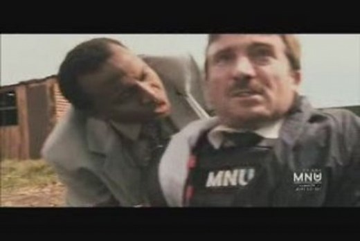 District 9 Trailer shows "alien" movie documentary