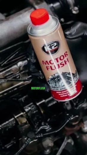 k2 motorspoelen - motor flush 250ml - motorreiniging - smeermiddel en antislijtageadditief - verwijdering koolstofafzetting, olieslib en roetdeeltjes - schoonmaakmiddel (CHEMIE-00032) Deze professionele motorreiniging heeft een bewezen formule op basis van reinigingsmiddelen, smeermiddelen en antislijtageadditieven. Het verwijdert koolstofafzettingen, olieslib en roet. Het lost verontreinigingen op die zuigerveren verstoppen en verbetert de afdichting. Strakkere veren zorgen voor een hogere comp