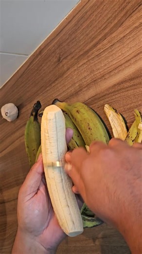 523 reactions · 150 shares |  Surinaamse Javaanse Bananenchips maken voor volledige recept zie bovenaan bij opmerkingen | Heerlijke Recepten | Facebook