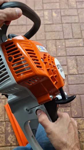 How to start a Stihl HS45 hedge trimmer with the throttle locked. #michaelstoolbench #hs45 #stihl