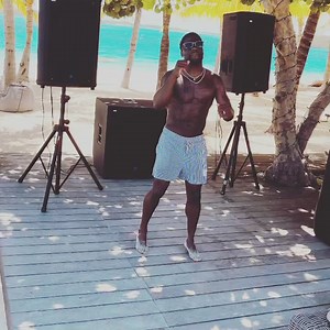 2.8M views · 238K reactions | When you find out that Fatherhood is #1 on Netflix for the entire weekend....God is GOOOOOOOD!!!!!! I love u all....thank you!!!!! Go watch Fatherhood on @netflix NOOOOOWWWWW | Kevin Hart | Facebook