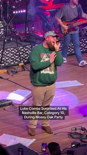 Surprise Performance by Luke Combs in Nashville Bar