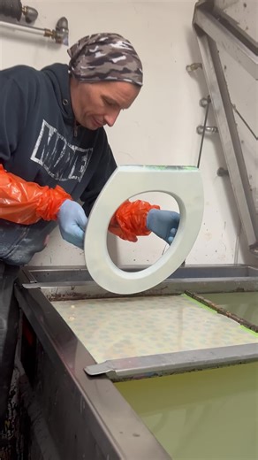Hydro Dipping Toilet Lid Art Process