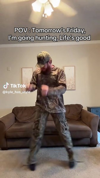 Jason Sudeikis' Effortless Dance Moves in Ted Lasso