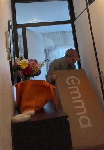 Eindelijk opstaan zonder hernia omg 😴 Gebruik mijn code “KEV11” voor extra 11% korting bovenop de kortingen die er al op zitten! Link in bio @Emma Sleep NL #emmasleepnl ad