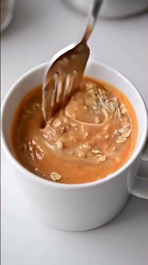 Healthy Oats Mug Cake in 2 Minutes | Easy Microwave Breakfast Recipe | No Oven #baking #foodshorts